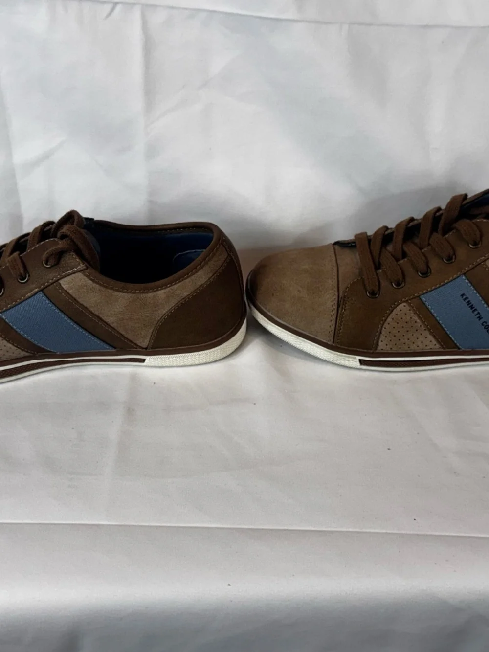 Kenneth Cole Boys Youth Low Sneakers Sz 4 Tan Brown Blue Stripe Dress Casual
